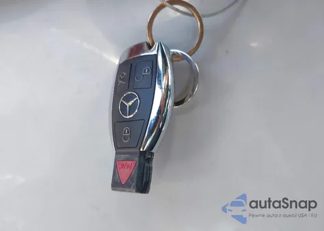 2013 Mercedes-Benz C 300 Luxury 4Matic/Sport 4Matic z USA, uszkodzony, nr VIN WDDGF8AB2DR271659